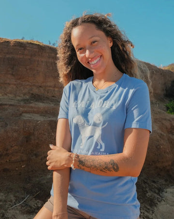 KaiAloha poppy design on a women's relaxed fit tee. Available in lavender blue and sage. KaiAloha circular island logo at the center back of tee.